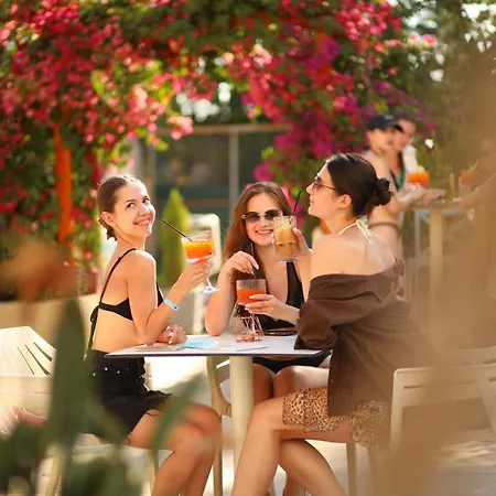 Marbella מלון גולם